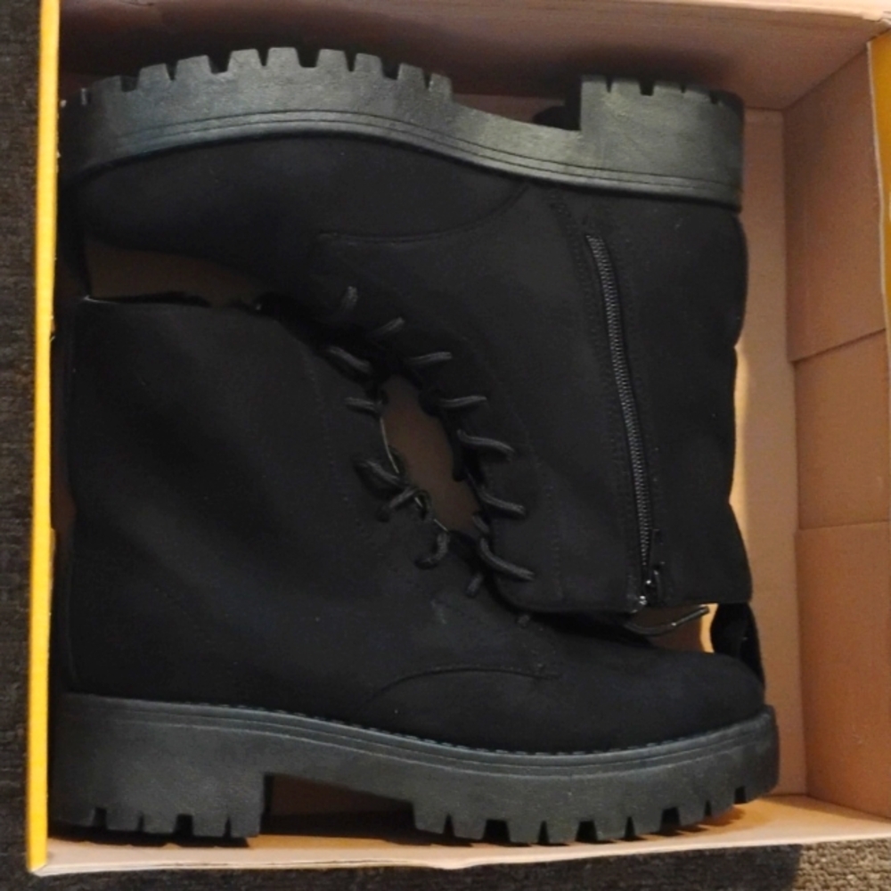Rouge black suede lace-up boots 7.5 NEW - Picture 2 of 7